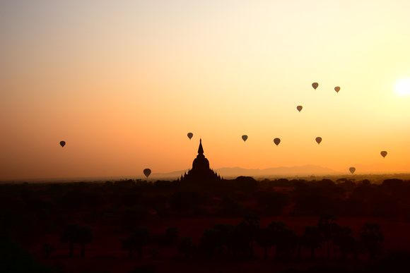 Dawn Balloon Ride Bagan -