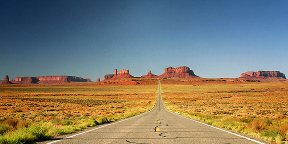 ENTRANCE TO MONUMENT VALLEY - Bob Cassway